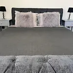 Apartment Adirama Elegant Walk To The