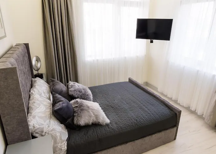 Adiramar アパート *