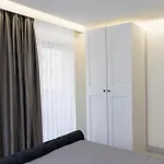Adirama Elegant Walk To The