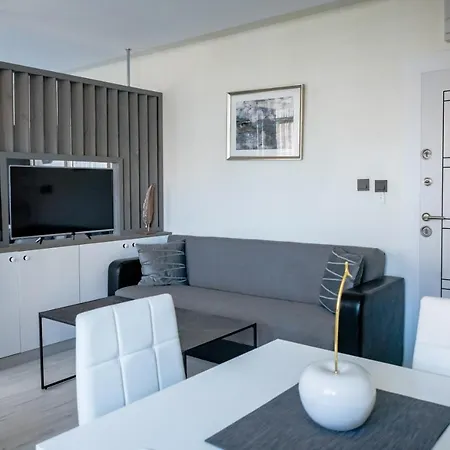 Apartament Adiramar *